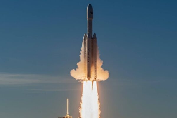 SpaceX acelera a Starship e promete retorno mais rápido à Lua (Imagem: Gerada por IA/ Gemini)