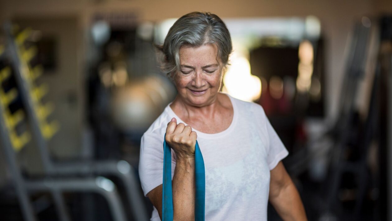 SuperAgers mantêm memória afiada mesmo após os 80 anos. (Foto: Perfect Wave via Canva)