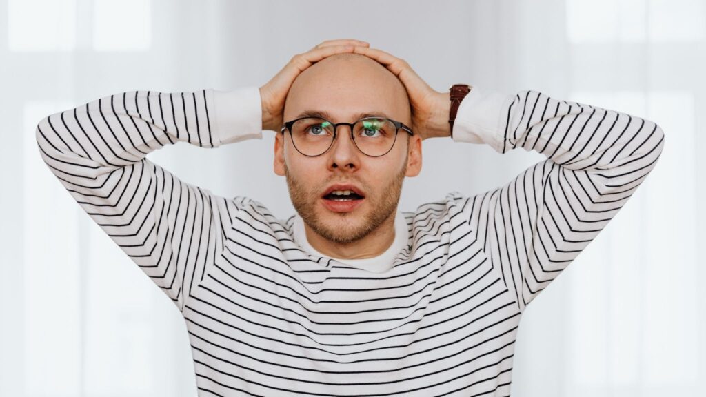 Bebidas alcoólicas reduzem a absorção de nutrientes vitais. (Foto: Pexels via Canva)