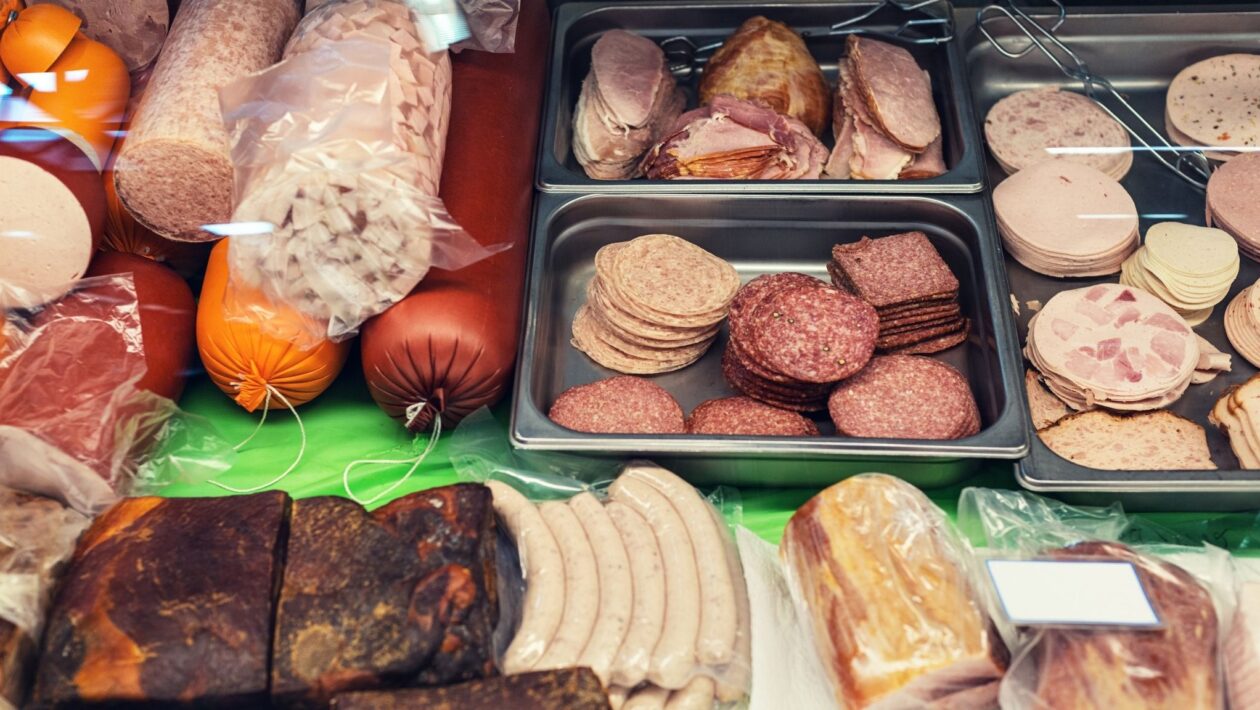 Estudo mostra danos genéticos causados por ultraprocessados. (Foto: Getty Images via Canva)