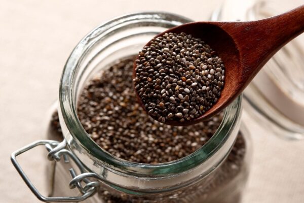 Chia promove saciedade e ajuda no controle do peso. (Foto: Aflo via Canva)