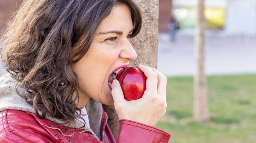 Maçã protege o coração e fortalece a imunidade. (Foto: Getty Images via Canva)