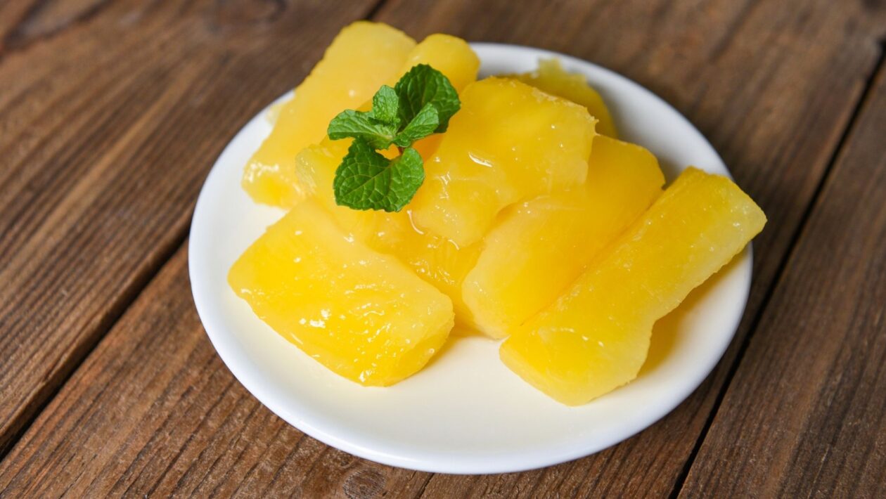 Mandioca é rica em amido resistente e fibras naturais. (Foto: Getty Images via Canva)