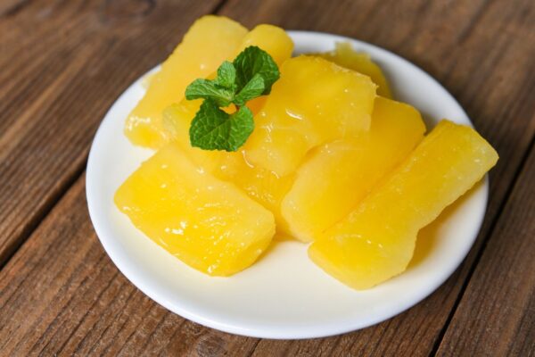 Mandioca é rica em amido resistente e fibras naturais. (Foto: Getty Images via Canva)