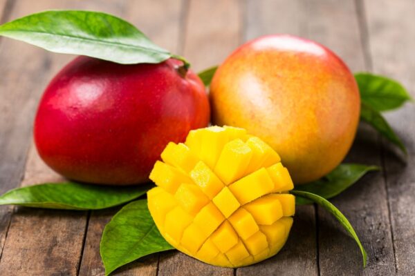 Manga protege o fígado e reduz inflamações internas. (Foto: Getty Images via Canva)