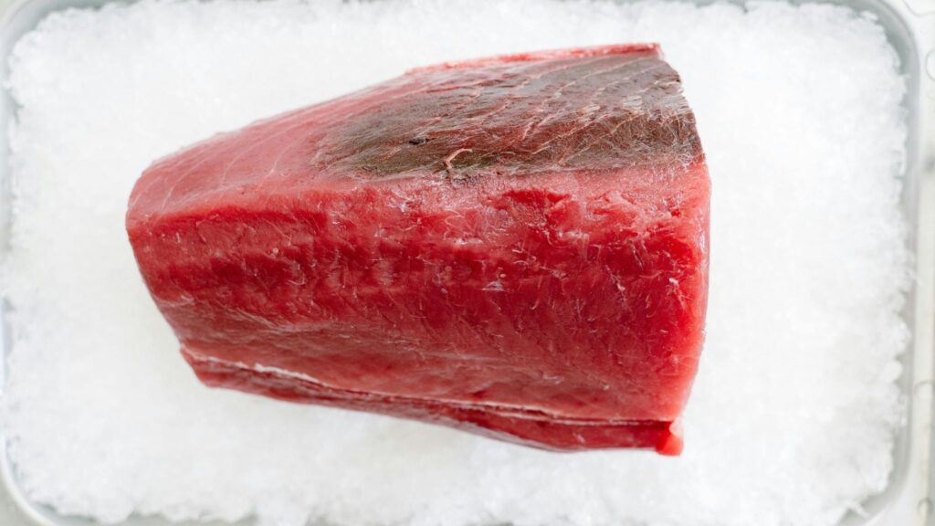 Atum fortalece músculos, imunidade e metabolismo. (Foto: Pexels via Canva)