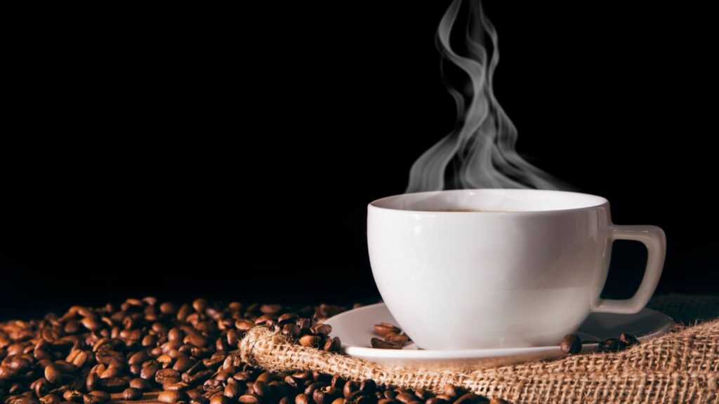 Café é uma das maiores fontes de antioxidantes no Brasil. (Foto: Getty Images via Canva)