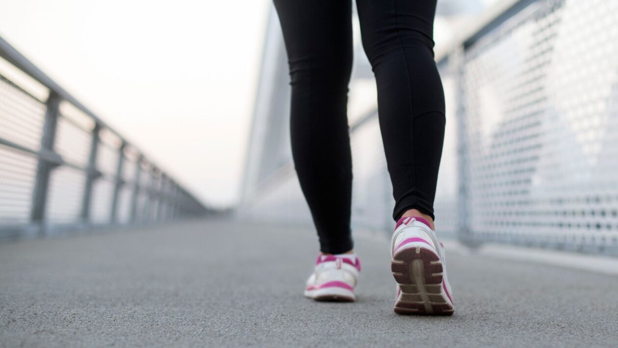 Movimento diário reduz o risco de depressão e ansiedade. (Foto: Getty Images via Canva)
