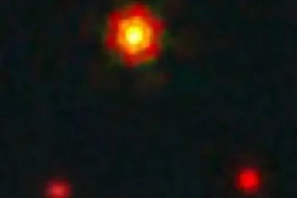 James Webb revela ponto vermelho que esconde buraco negro supermassivo (Imagem: NASA, ESA, CSA)