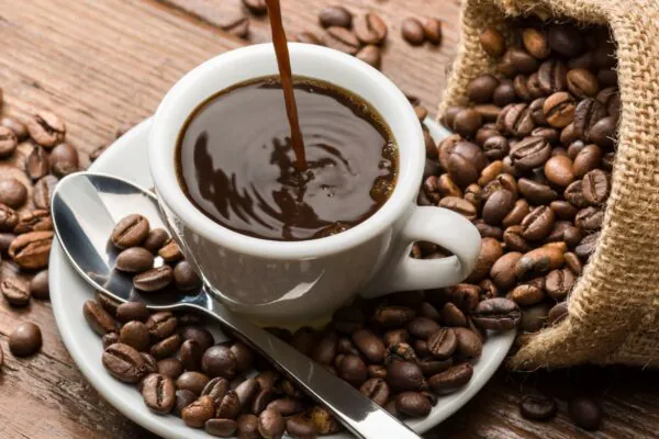 Antioxidantes do café ajudam a frear o envelhecimento. (Foto: Getty Images via Canva)