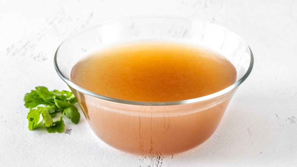 Aminoácidos do caldo de ossos auxiliam na regeneração dérmica. (Foto: Getty Images via Canva)