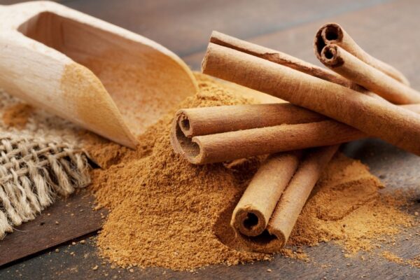 Canela ajuda a manter glicemia estável por 24h. (Foto: Getty Images via Canva)