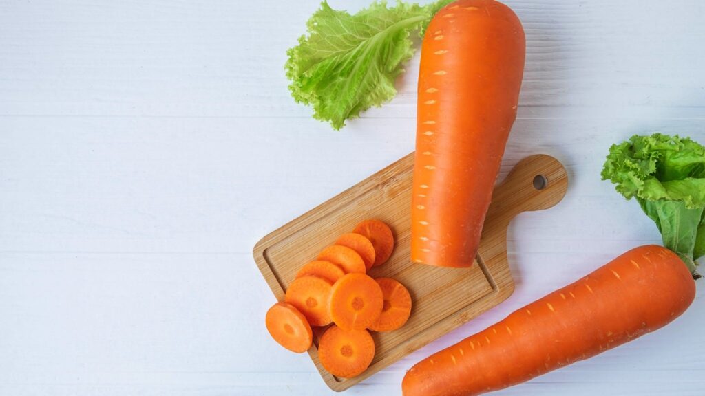 Cenoura ajuda o fígado a reduzir inflamações e oxidativos. (Foto: Getty Images via Canva)
