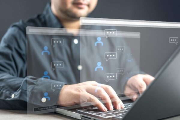 Chatbots podem reforçar delírios e afetar a saúde mental humana. (Imagem: Vecteezy Images/ Canva Pro)