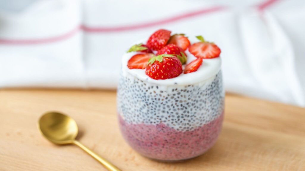 Versátil e saudável a chia pode ser usada em receitas do dia a dia. (Foto: Lermont51via Canva)