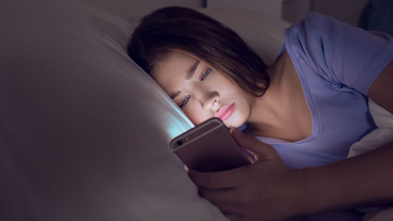 Reduza estímulos visuais do celular para menos dopamina. (Foto: Pixelshot via Canva)