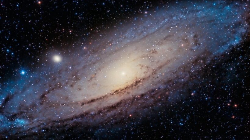 Estudo revela que matéria escura segue a gravidade como a comum (Imagem: Canva Pro)