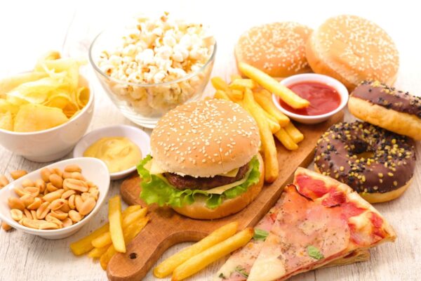 Ultraprocessados já representam quase 25% da dieta brasileira. (Foto: Getty Images via Canva)