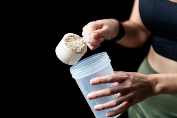 Creatina potencializa força e resistência muscular diária. (Foto: Getty Images via Canva)