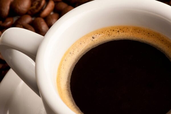 Crise climática ameaça produção de café, chocolate e vinhos globais (Imagem: Getty Images/ Canva Pro)