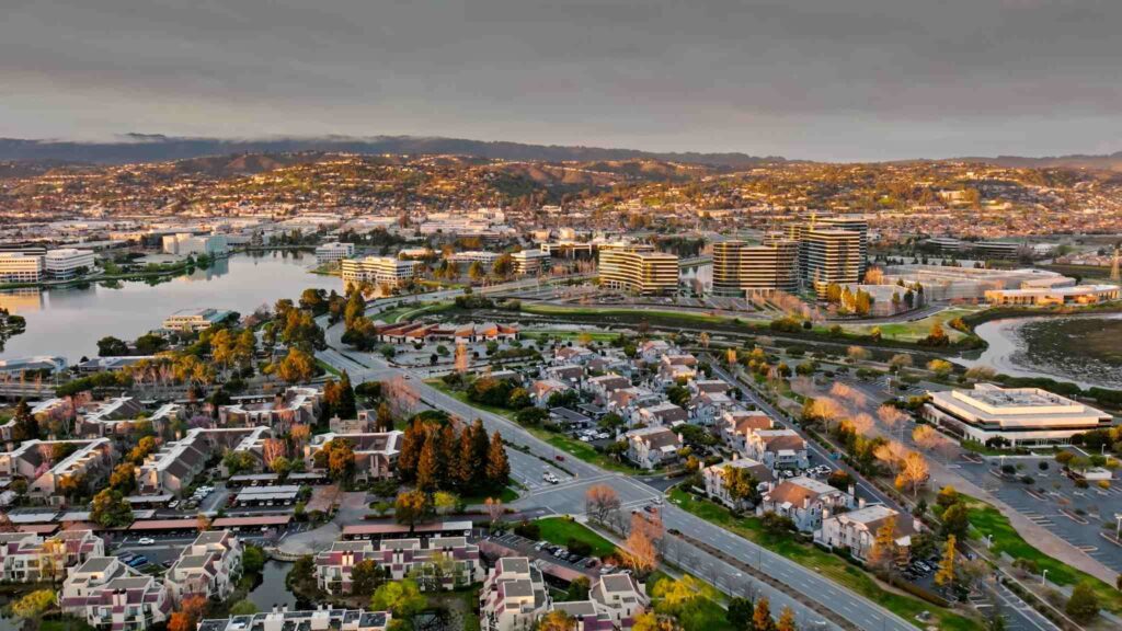 Falta de energia deixa data centers milionários parados no Vale do Silício. (Imagem: Getty Images/ Canva Pro)
