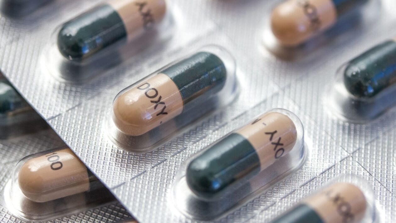 Antibiótico comum pode reduzir risco de esquizofrenia. (Foto: Getty Images via Canva)