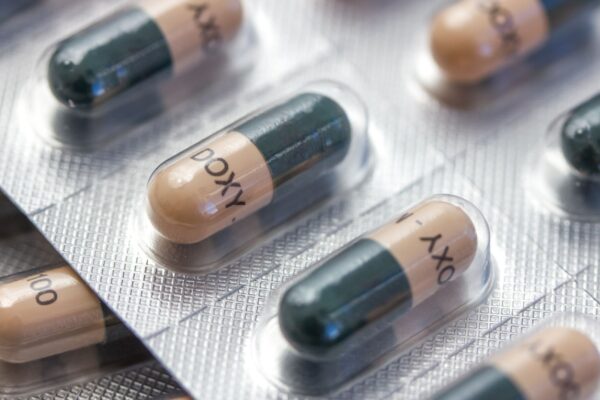 Antibiótico comum pode reduzir risco de esquizofrenia. (Foto: Getty Images via Canva)