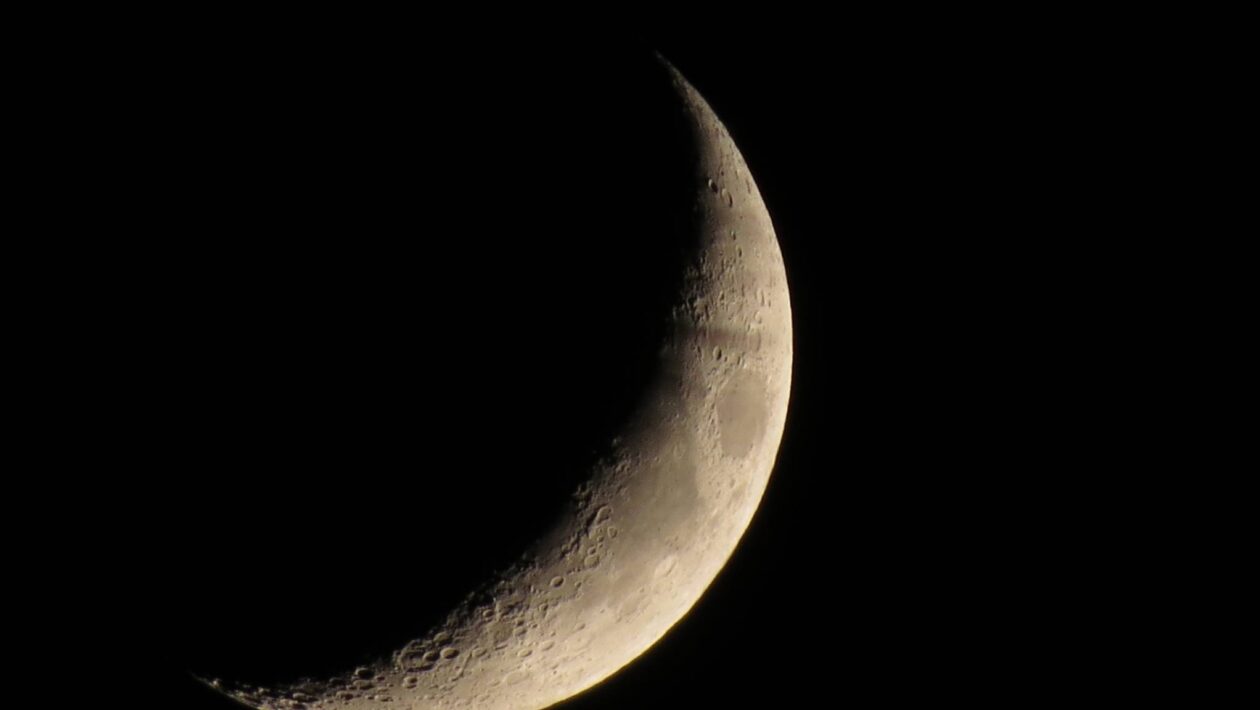 Lua Crescente hoje: brilho intenso anuncia a proximidade da Lua Cheia (Imagem: Getty Images/ Canva Pro)