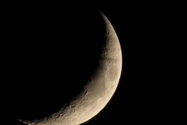 Lua Crescente hoje: brilho intenso anuncia a proximidade da Lua Cheia (Imagem: Getty Images/ Canva Pro)