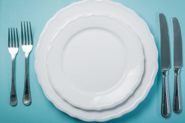 Ficar só na água não elimina células cancerosas. (Foto: Oleksandranames via Canva)