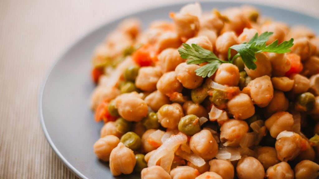 Grão-de-bico combina proteína e energia para o corpo. (Foto: Pexels via Canva)