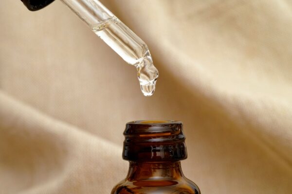 Óleo de limão ajuda a acalmar e melhorar a concentração. (Foto: Getty Images via Canva)