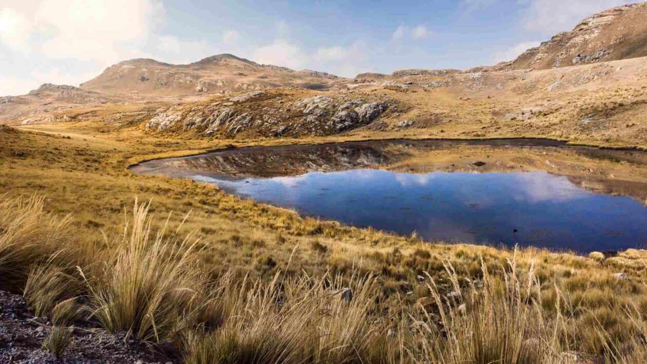 Pequenos lagos andinos liberam mais carbono do que se imaginava (Imagem: Getty Images/ Canva Pro)