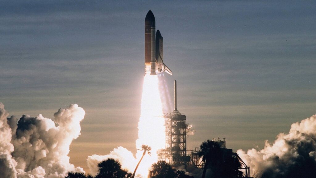 Cortina de água reduz calor e som extremo em lançamentos espaciais. (Imagem: NASA)