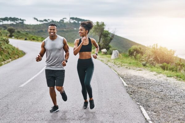 Exercício regular reduz risco de Alzheimer em até 28%. (Foto: Getty Images via Canva)