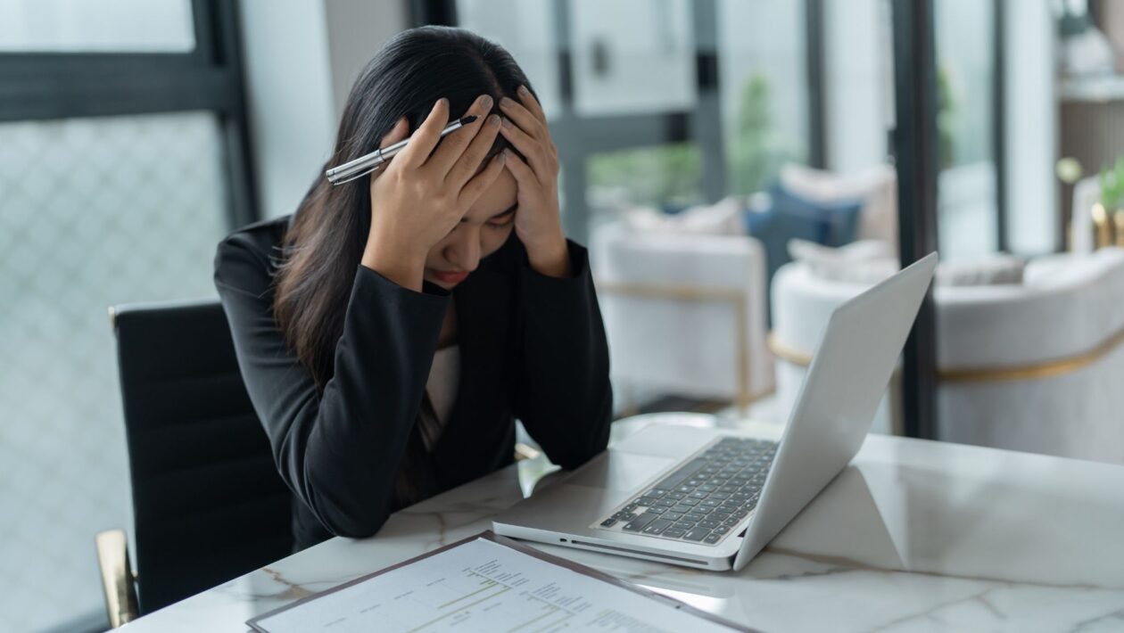 Saúde mental preocupa em diversas áreas de trabalho. (Foto: Charliepix via Canva)