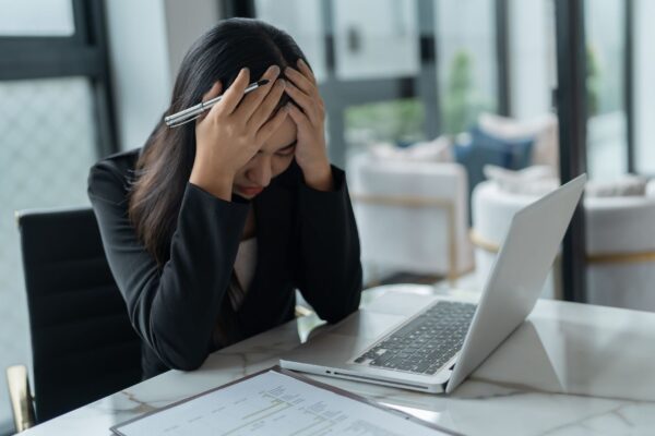 Saúde mental preocupa em diversas áreas de trabalho. (Foto: Charliepix via Canva)