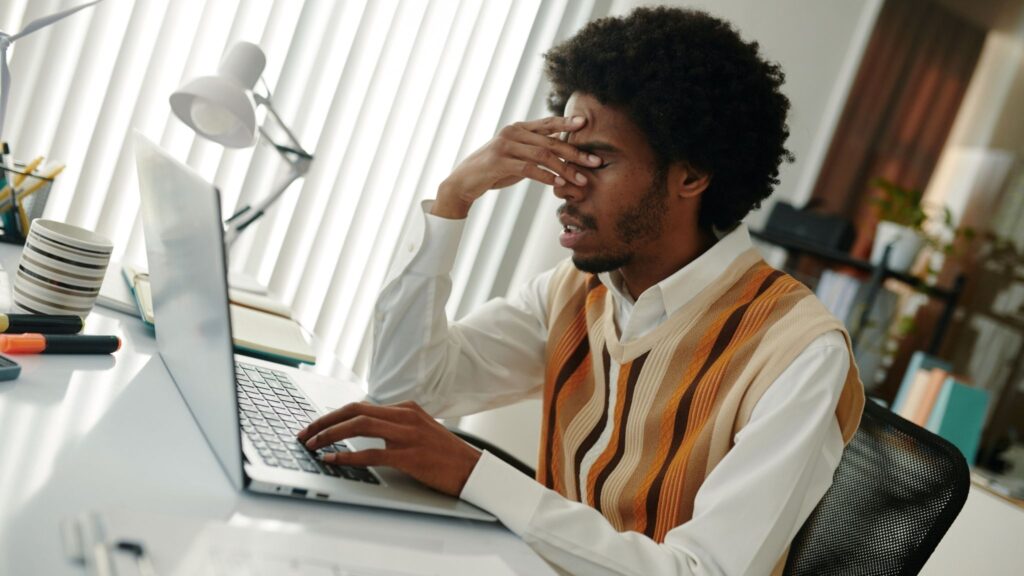 Pressão e estresse afetam várias categorias profissionais. (Foto: Charliepix via Canva via Canva)