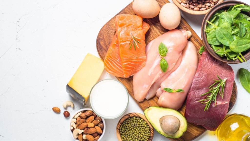 Excesso de carne pode acelerar o envelhecimento celular. (Foto: Nadianb via Canva)