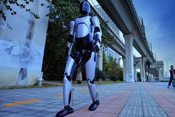 Humanoide chinês percorre 106 km e impulsiona corrida tecnológica. (Imagem: AgiBot/ Reprodução)