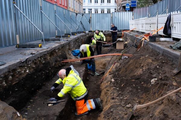 Sepulturas medievais em Aarhus revelam práticas religiosas antigas. (Foto: Divulgação / Museu Moesgaard)