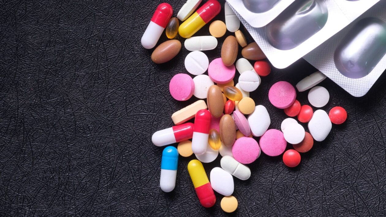 Pesquisa revela efeitos comuns e raros da sertralina. (Foto: Towfiqu Barhhuiys via Canva)