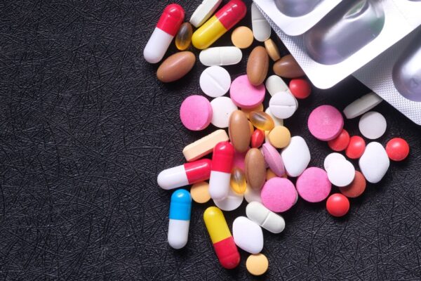 Pesquisa revela efeitos comuns e raros da sertralina. (Foto: Towfiqu Barhhuiys via Canva)