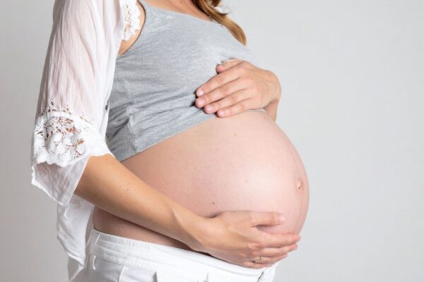 Sialorreia é benigna, mas pode exigir acompanhamento médico. (Foto: TrueCreatives via Canva)