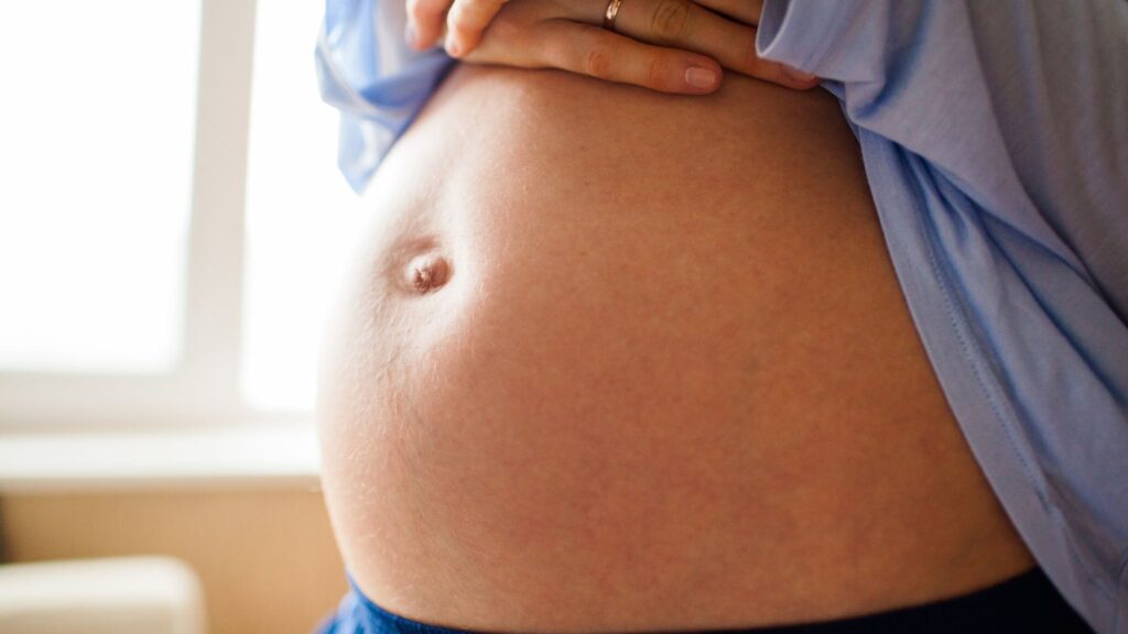 Evitar cítricos e gengibre ajuda a controlar a salivação. (Foto: Getty Images via Canva)