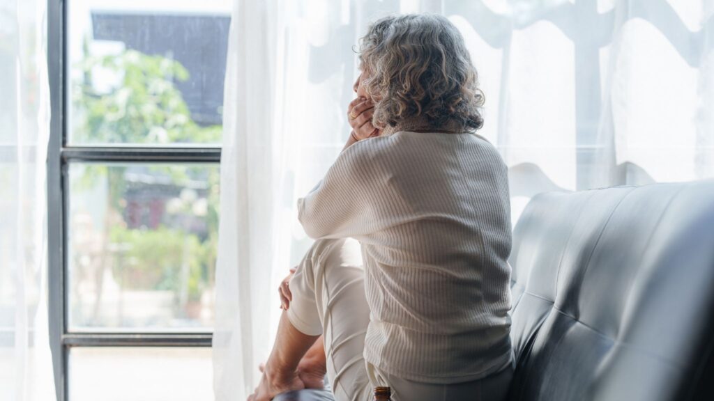 Isolamento reduz memória e aumenta inflamação neural. (Foto: Worawee Meepian's Images via Canva)