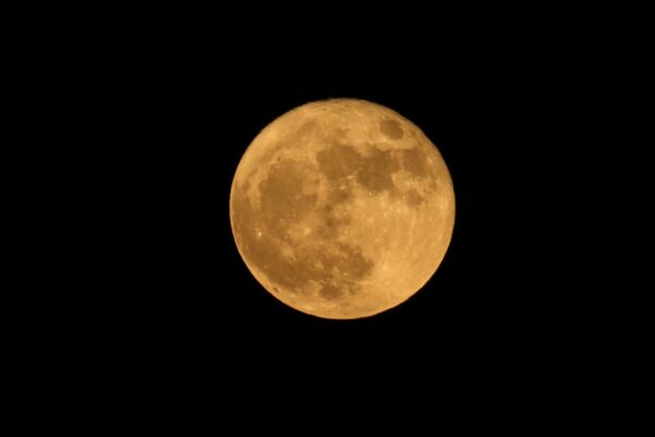 Segunda superlua de 2025 promete céu maior e mais brilhante (Imagem: Getty Images/ Canva Pro)