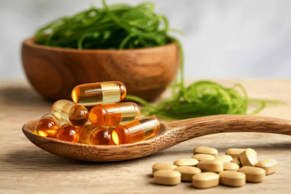 Anvisa recolhe suplementos com ingredientes proibidos no país. (Foto: Iliescu's Images via Canva)