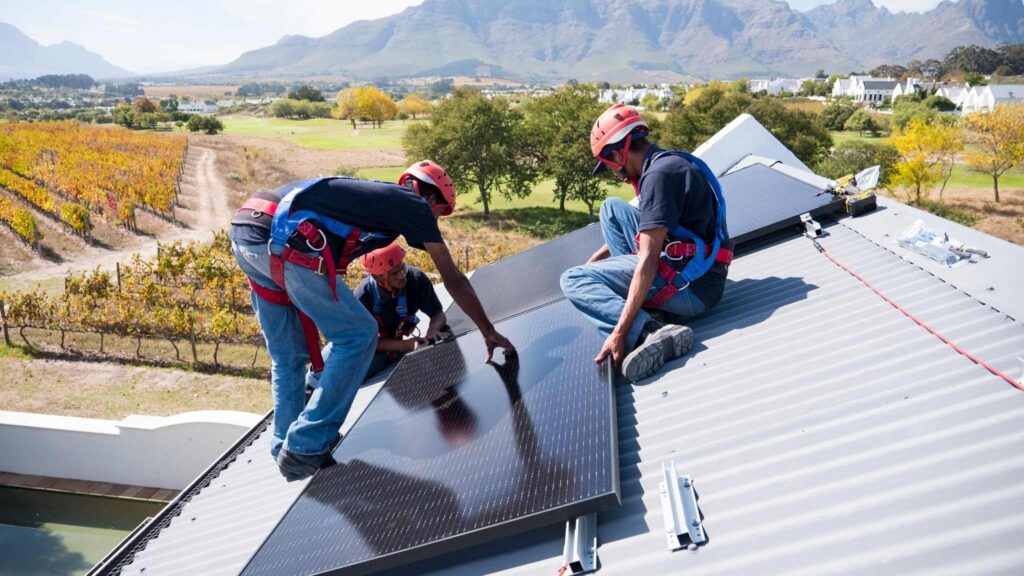 Energia renovável avança no discurso, mas pouco muda no cotidiano. (Imagem: Getty Images/ Canva Pro)
