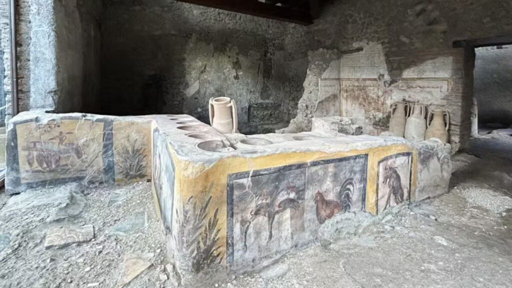 Thermopolium do século I preserva utensílios e afrescos. (Foto: Divulgação / Parque Arqueológico da Pompeia)